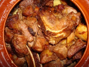 Рецепт Горшок романтики: говядина с тушеными овощами и грибами в горшочке