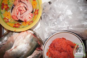 Как разделать свежий лосось на филе, голову, молоки и икру 