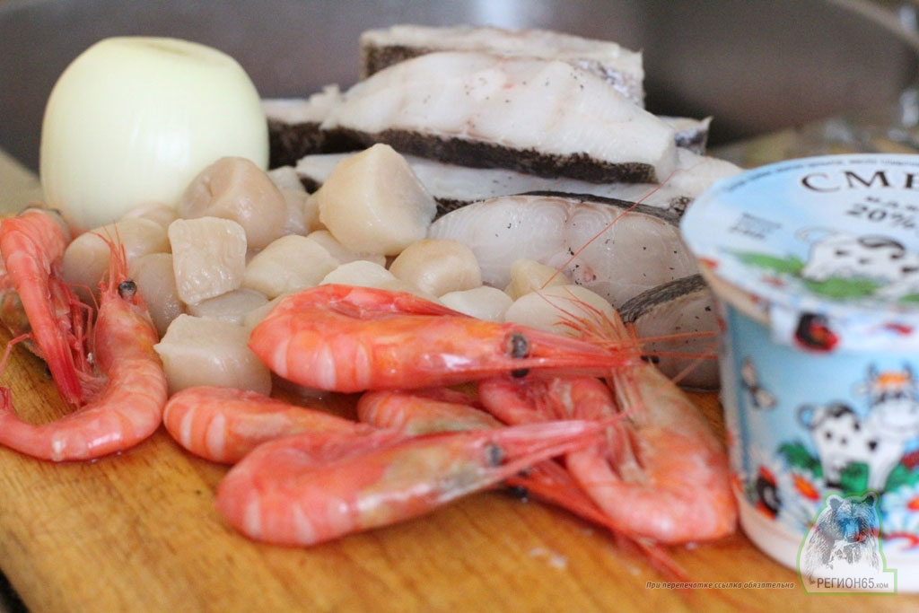 Морепродукты запеченые в соусе